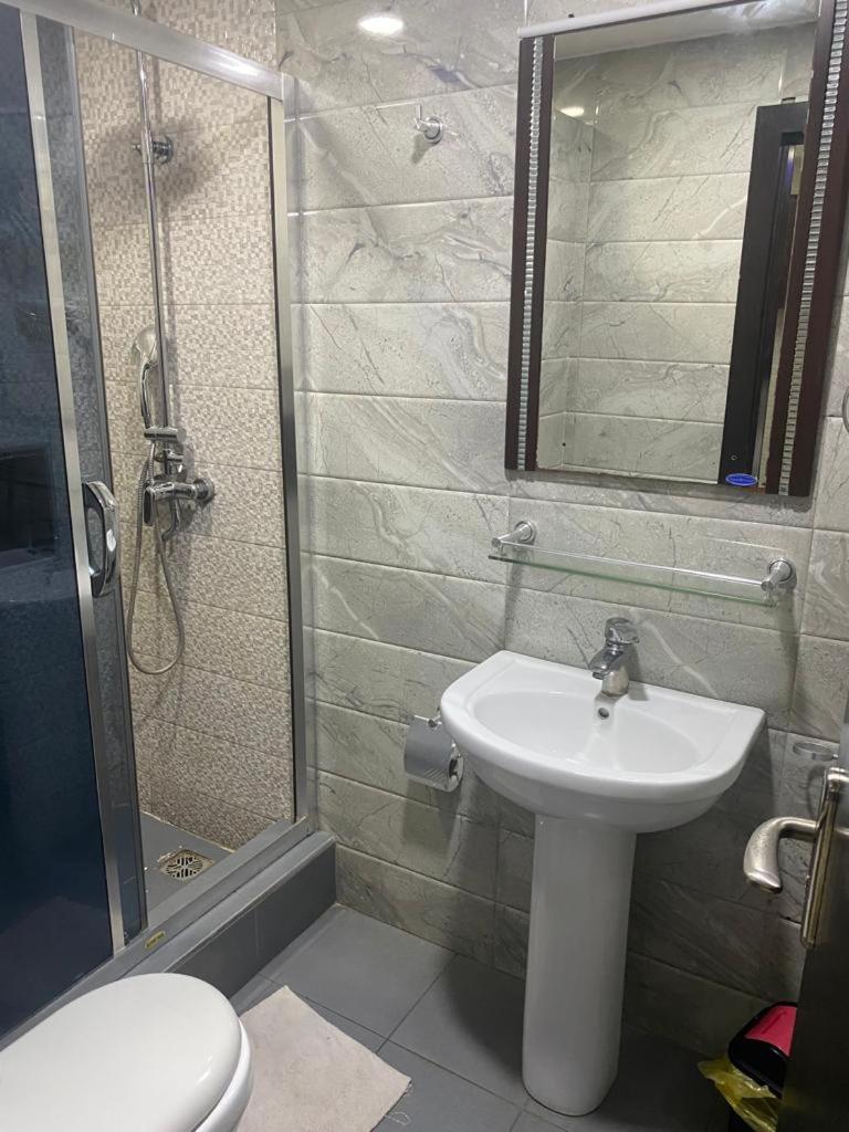 Kuva 2: Studio B, (Studio Apartment) Hillside Gardens