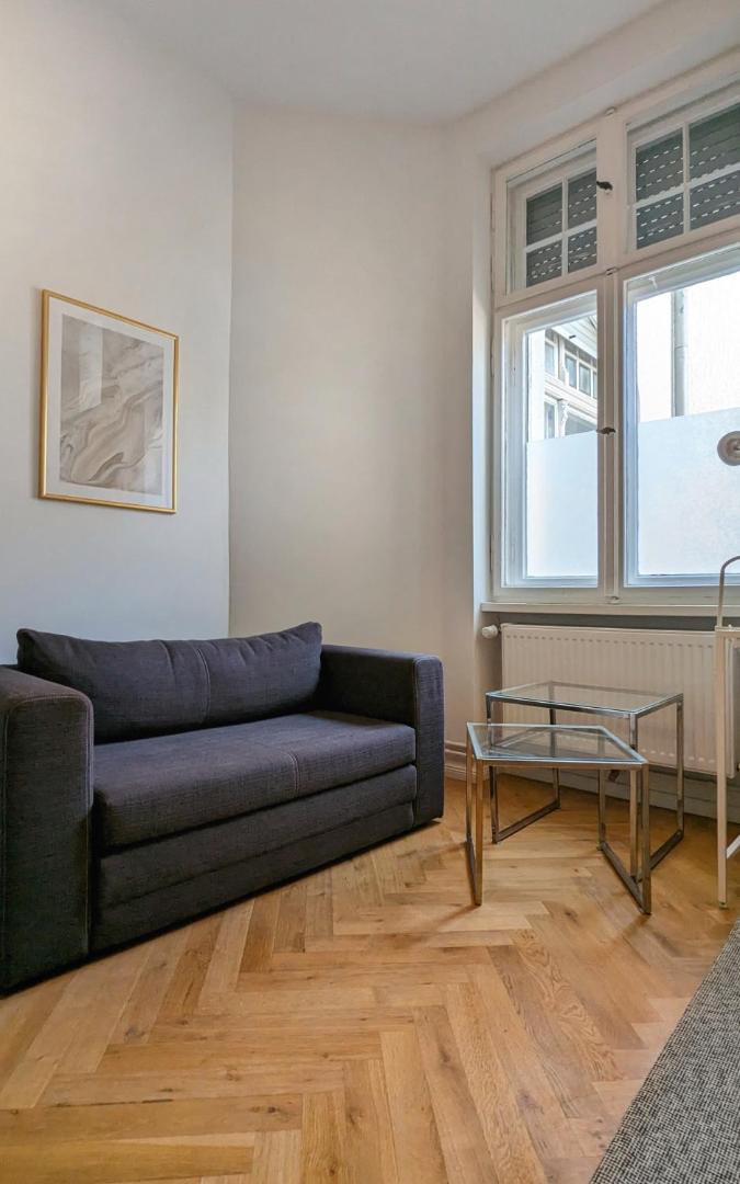 Фотография 9: Central, cozy, designed 1-BR Apt at Akazienkiez
