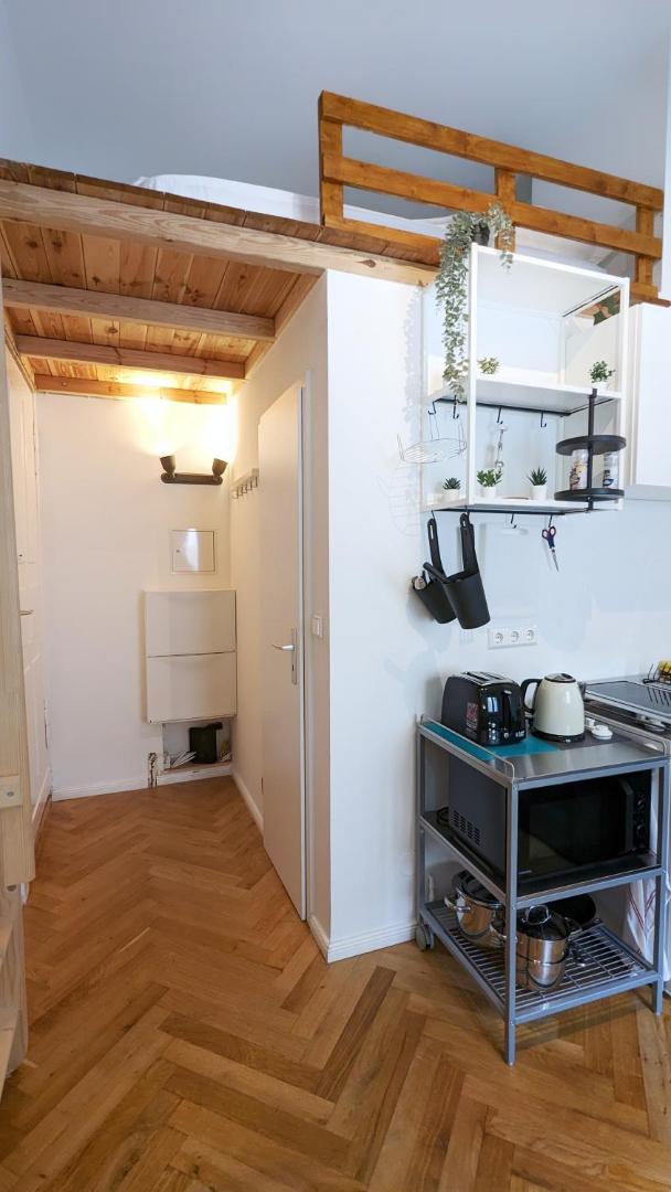Фотография 10: Central, cozy, designed 1-BR Apt at Akazienkiez