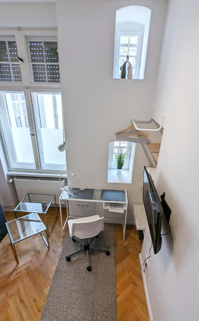 Фотография 2: Central, cozy, designed 1-BR Apt at Akazienkiez