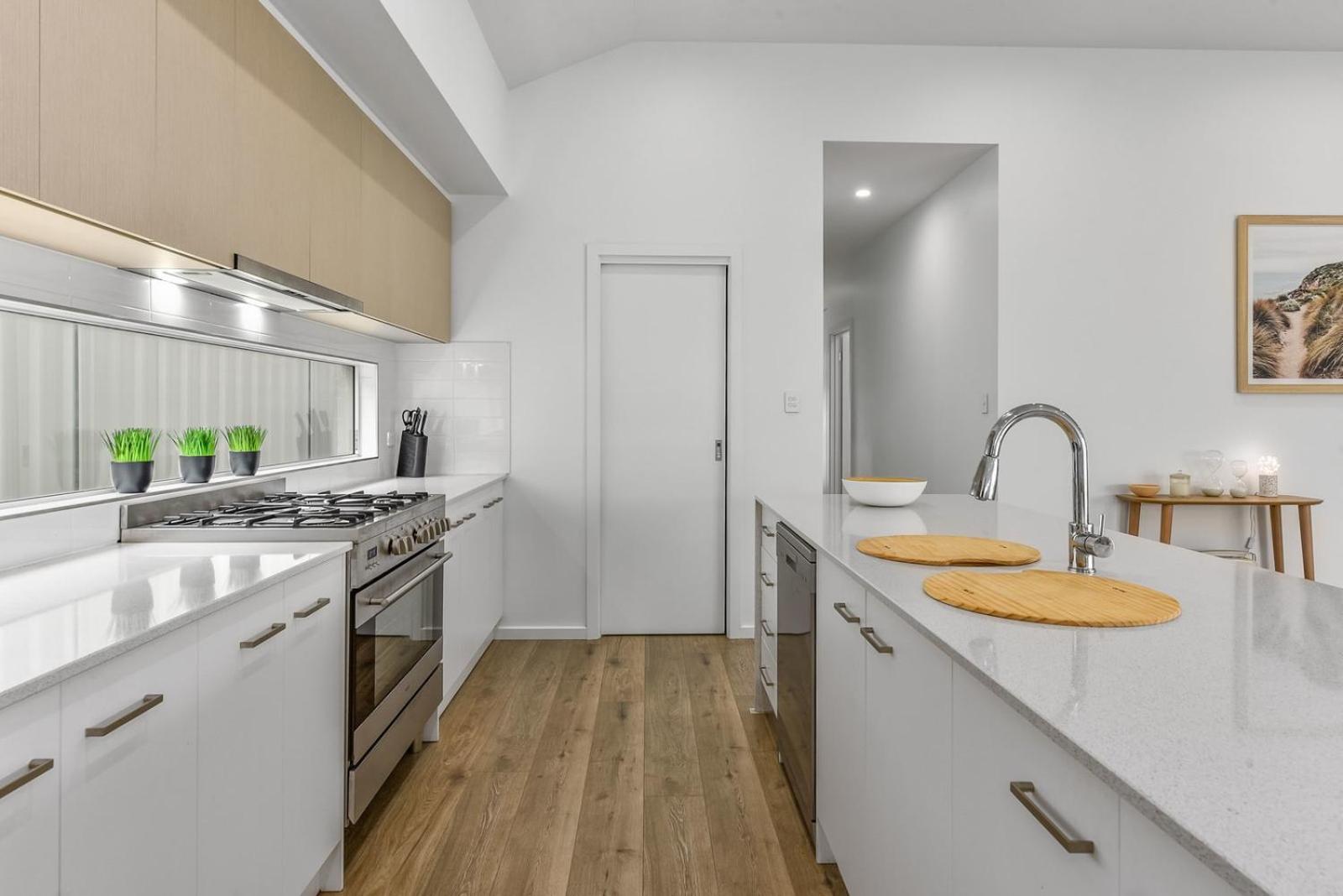 Foto 7: Bright & Easy - Address is 7 Cobb & C Way Pet Friendly Inside