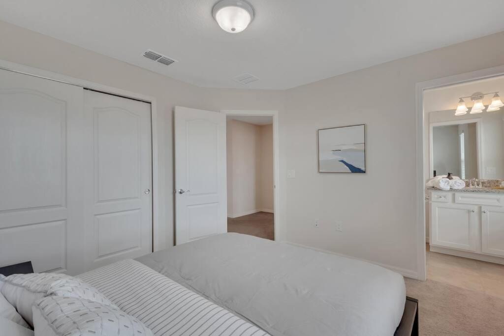 Bilde 8: Pool, Family-friendly - World Class, Modern Home