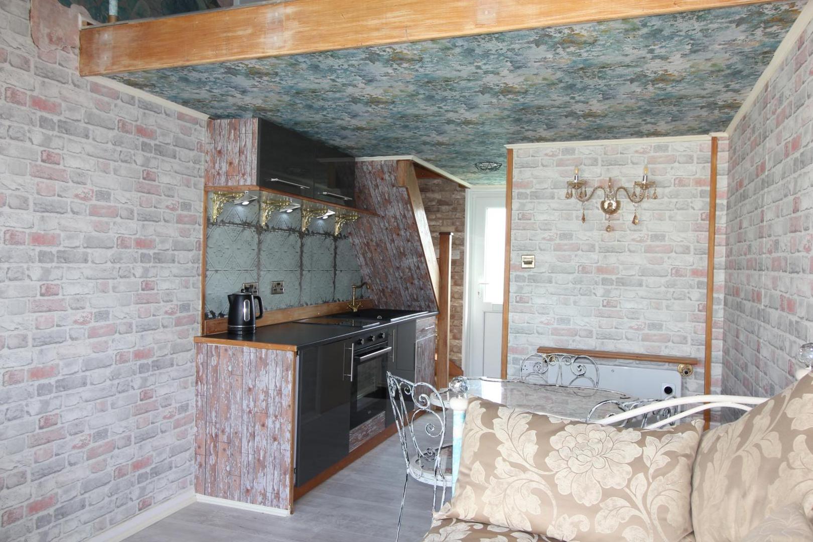 Bild 3: Unique, loft-style apartment with fantastic Brighton Marina views