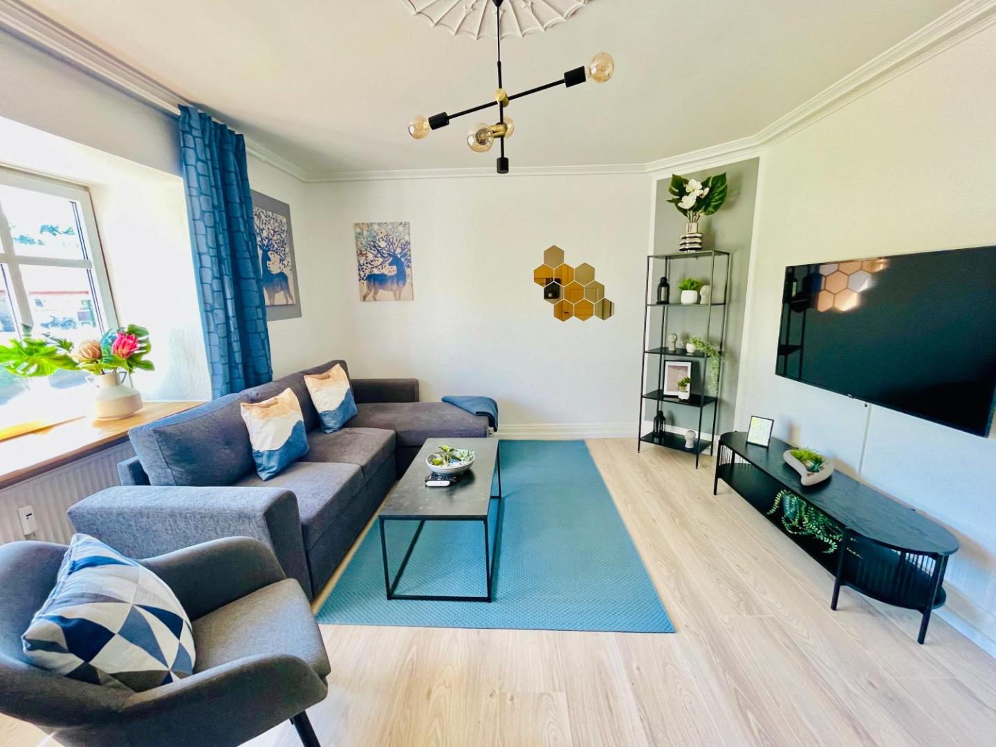 Bilde 3: aday - Modern 2 Bedroom Charming Central Apartment with Public Parking