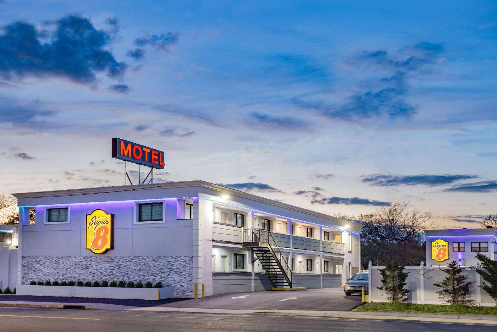 Zdjęcie 3: Super 8 by Wyndham Lindenhurst