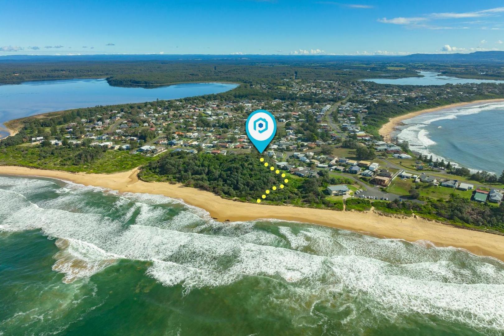 Φωτογραφία 9: Amaroo - Pet Friendly - 2 Mins Walk to Beach - Outdoor Fireplace