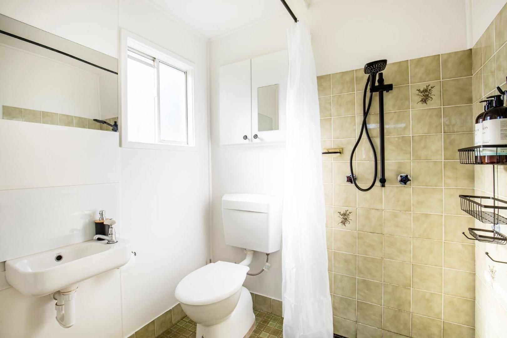 Φωτογραφία 10: Amaroo - Pet Friendly - 2 Mins Walk to Beach - Outdoor Fireplace