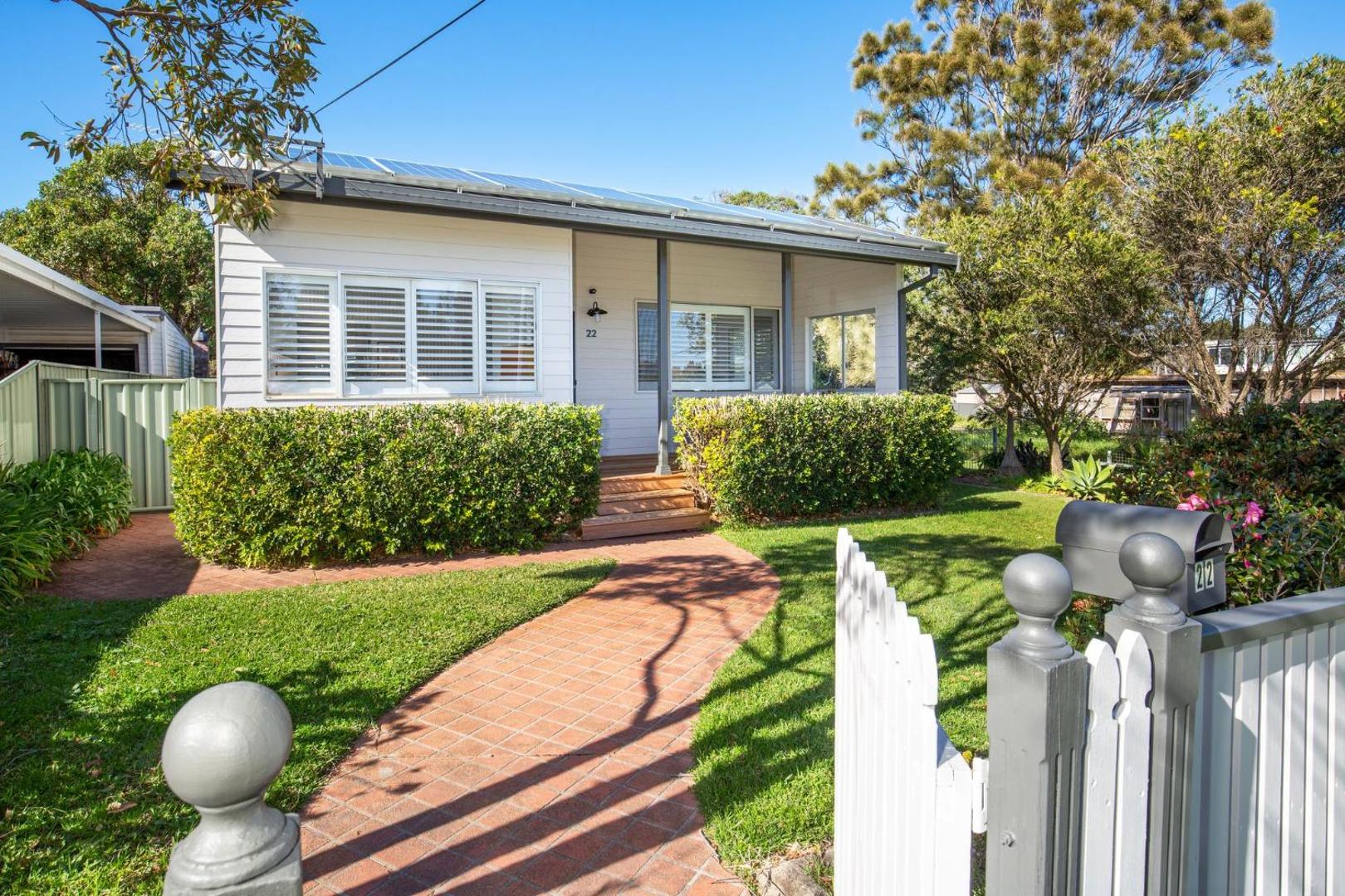 Φωτογραφία 8: Amaroo - Pet Friendly - 2 Mins Walk to Beach - Outdoor Fireplace