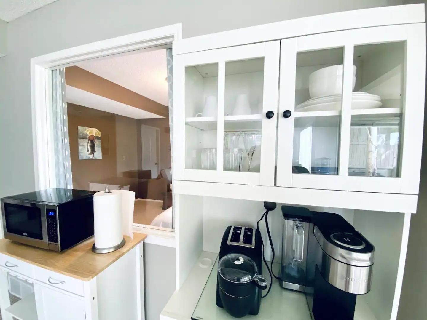 Kuva 10: Private, Spacious, & Bright Home