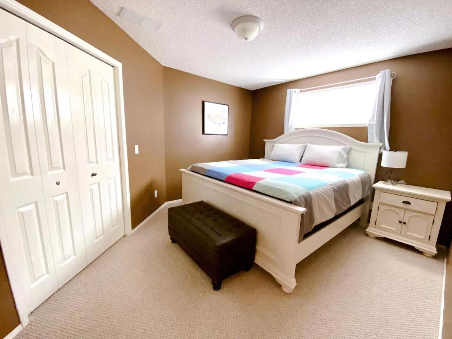 Kuva 9: Private, Spacious, & Bright Home