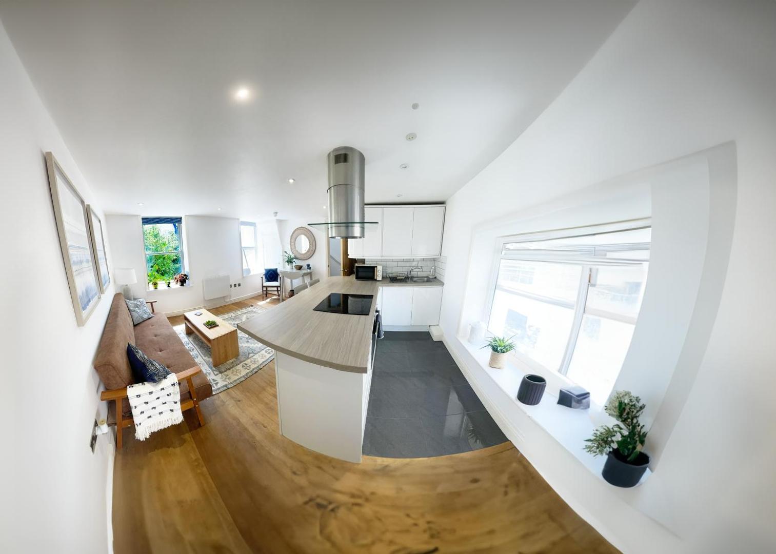 Foto 9: Charming & Chic, Cosy Beach Nest, Just 2-min walk!