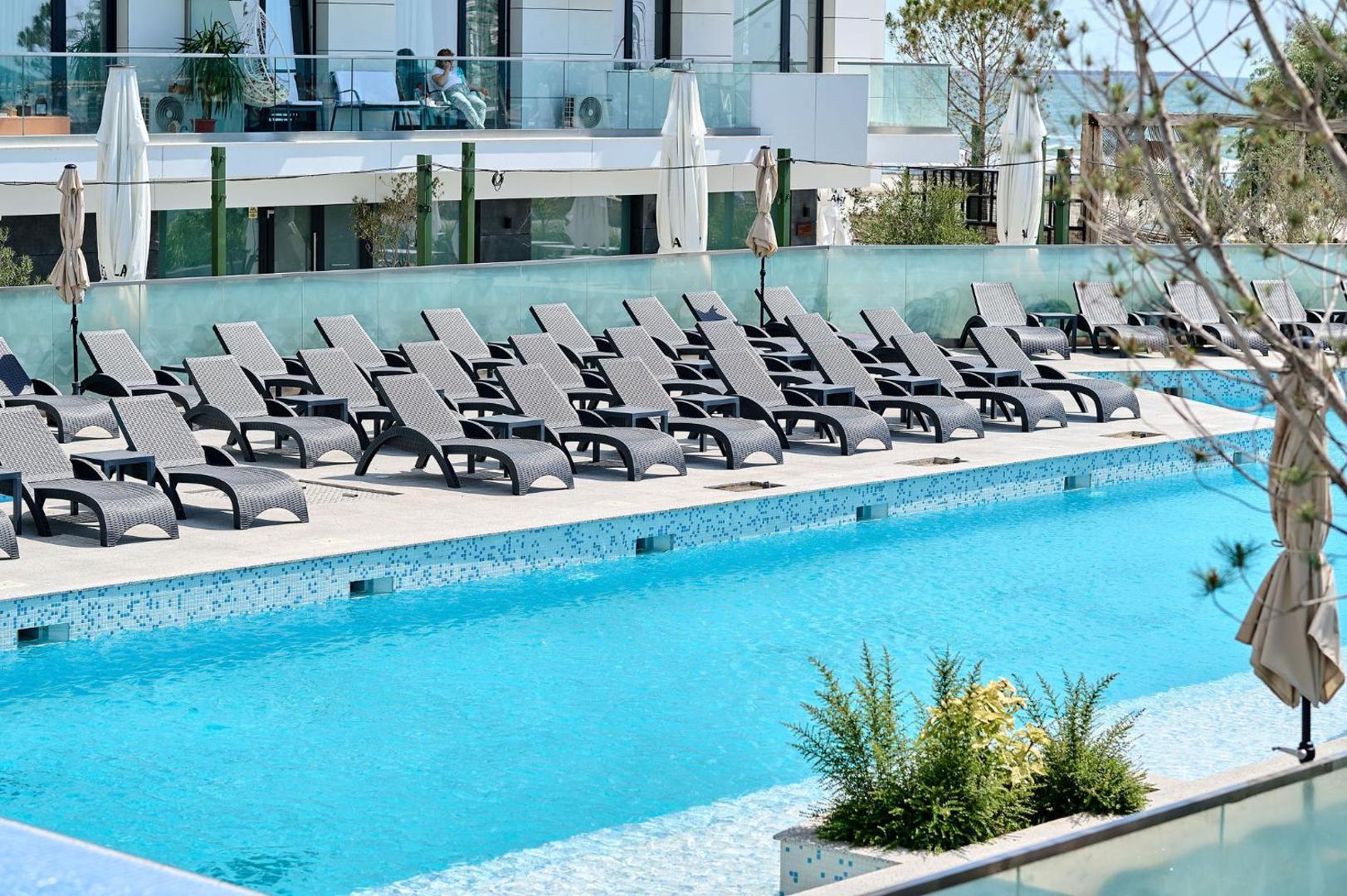 Infinity by Sea Apartment Beach Resort - parkingの写真10