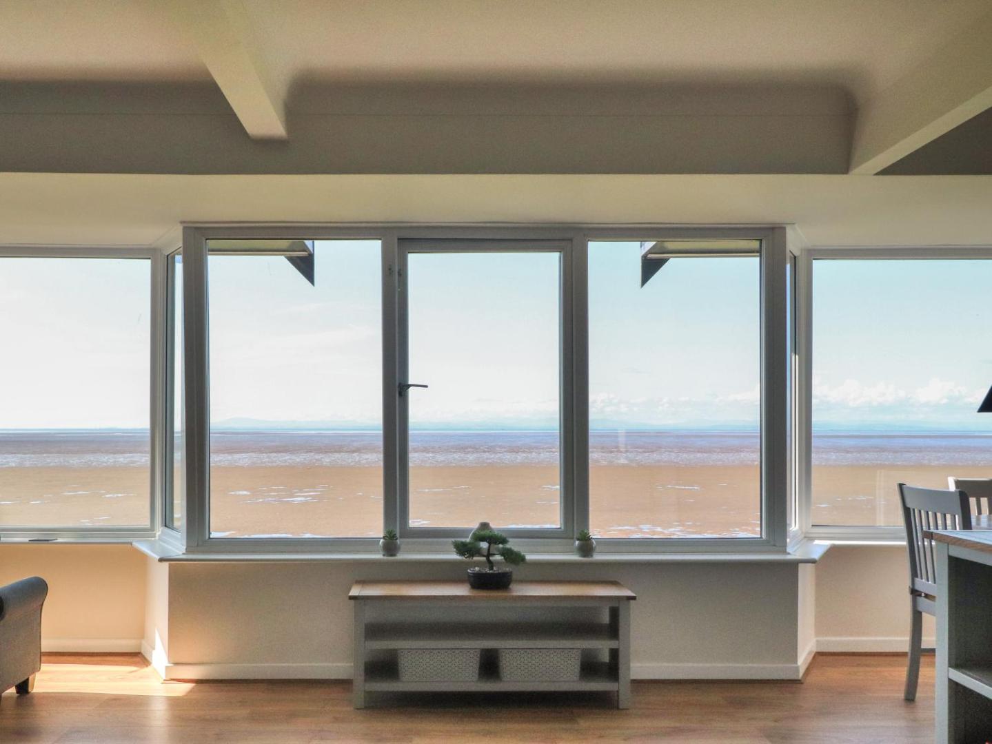 Fotografie 2: Flat 3, Sandridge Court