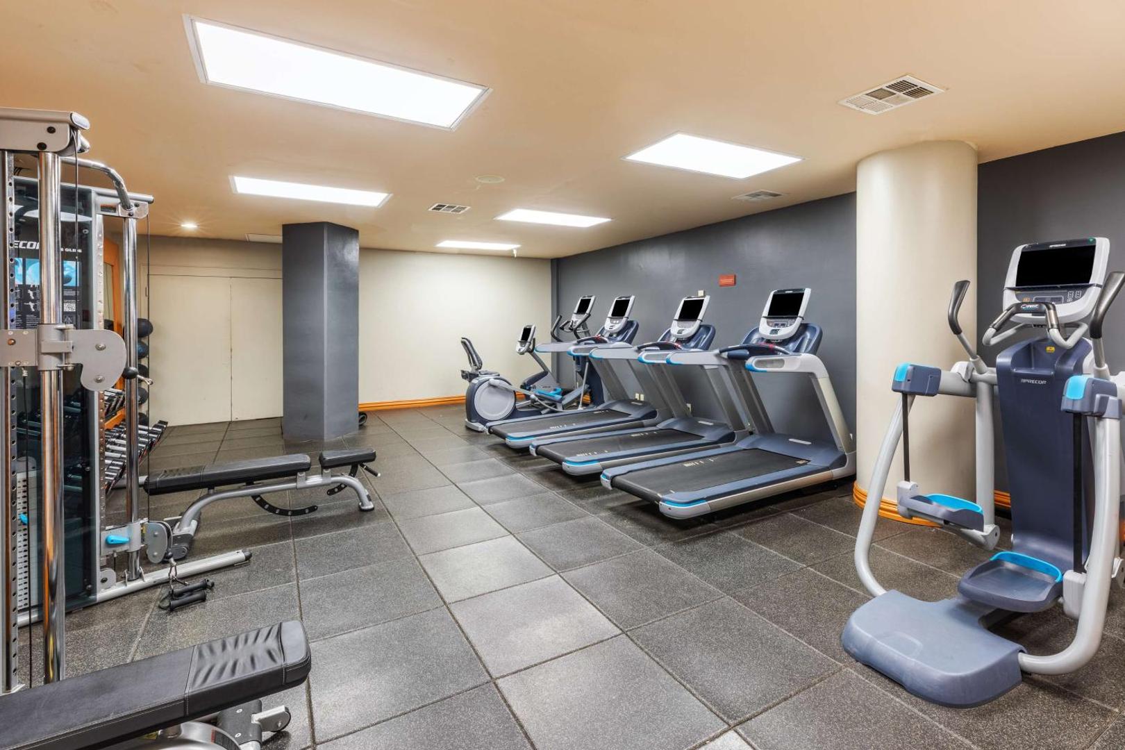 Фотография 8: DoubleTree by Hilton Tulsa - Warren Place