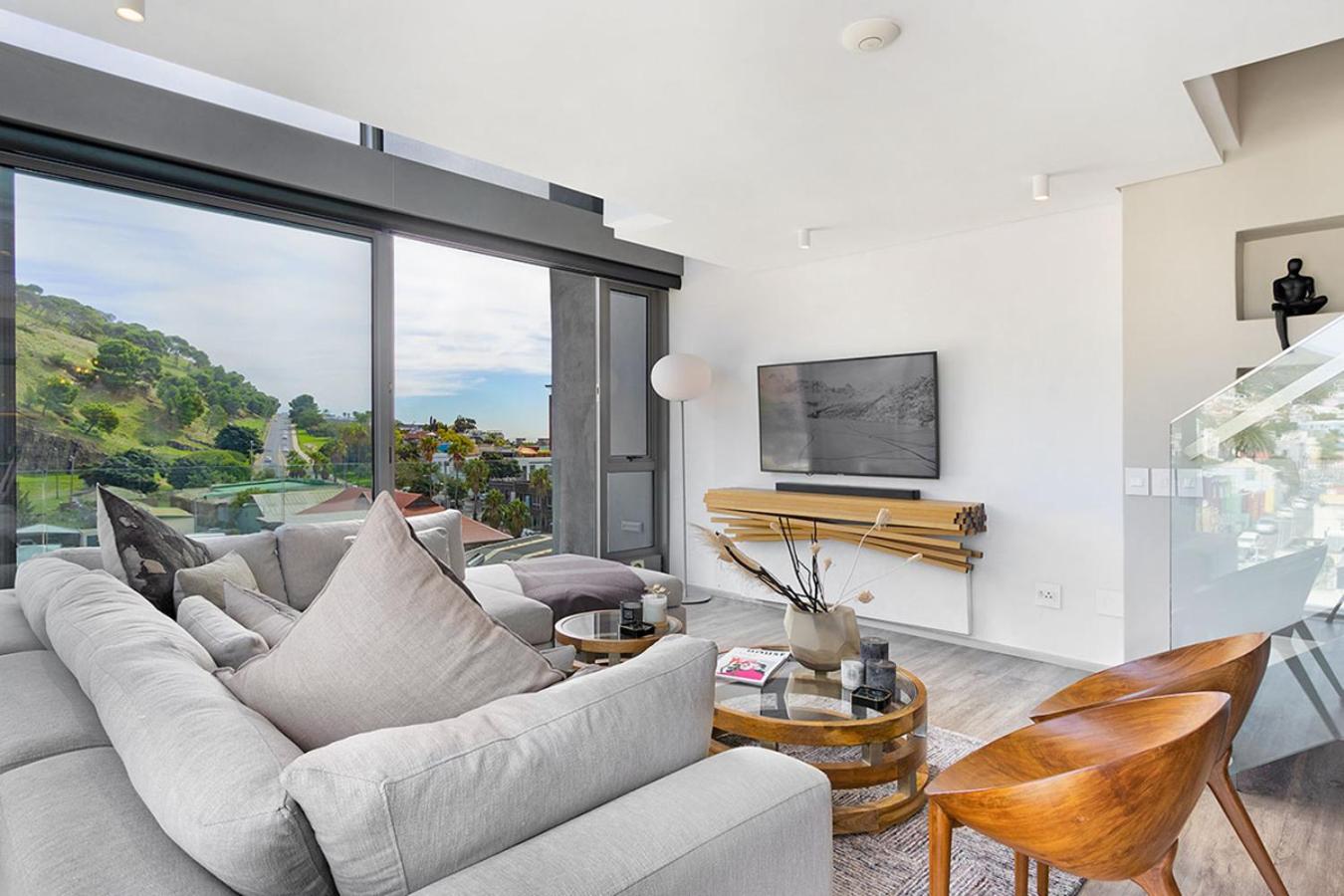 Bilde 7: 702 on Strand Cape Town - Panoramic Mountain Views