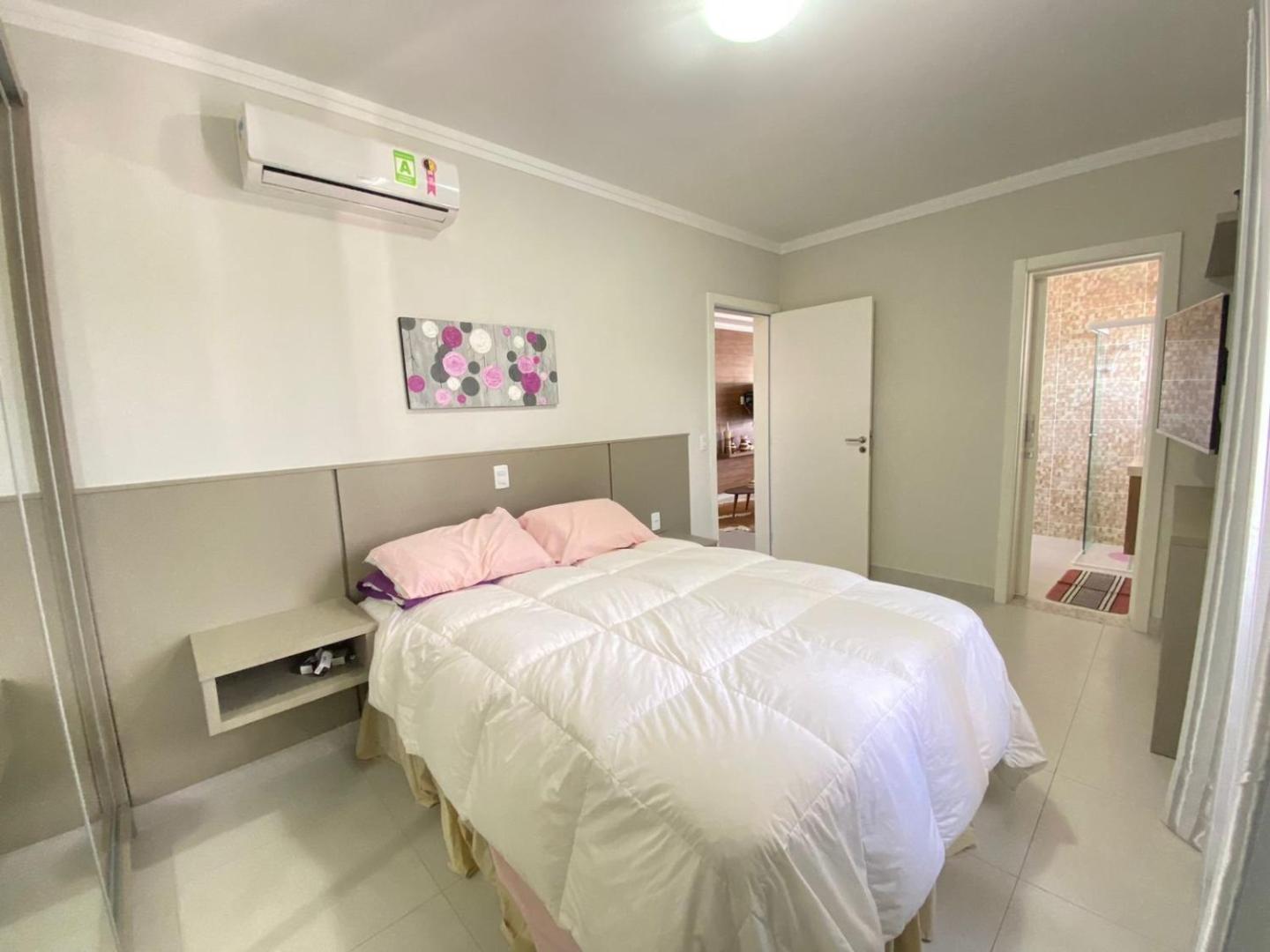 Foto 7: 451 - Lindo Apartamento de 3 dormitórios na praia de Bombas