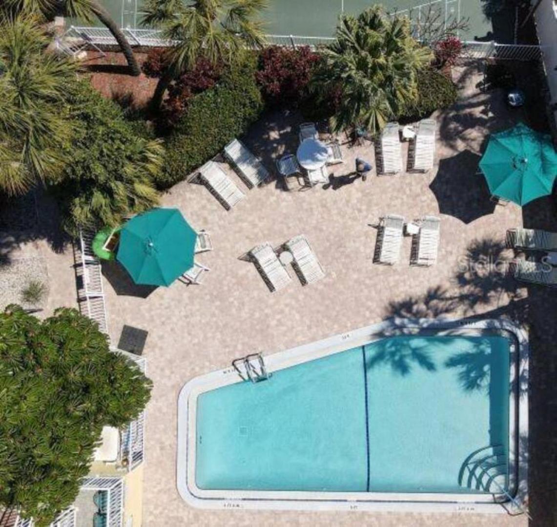 Foto 4: Malyn 107, Waterfront Condo, short walk to beach
