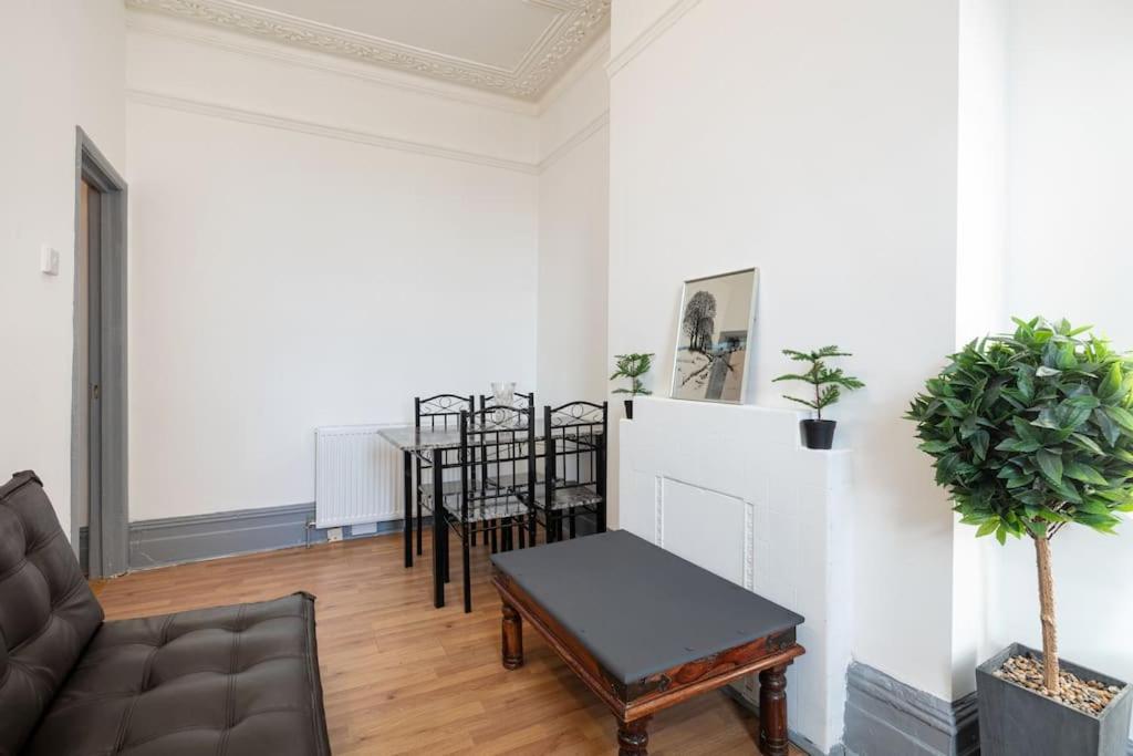 Foto 2: 2A - Bright & Airy 2 Bed Flat - 20 Mins to Central