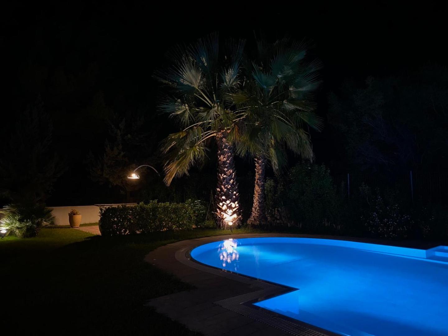 Photo 8 : Villa Sofia with garden, pool and lounge areas
