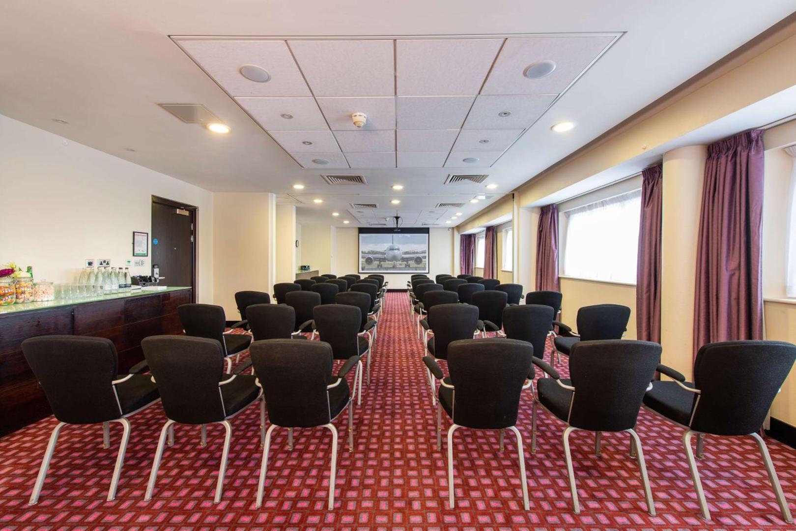 Bild 36: DoubleTree by Hilton London Heathrow Airport