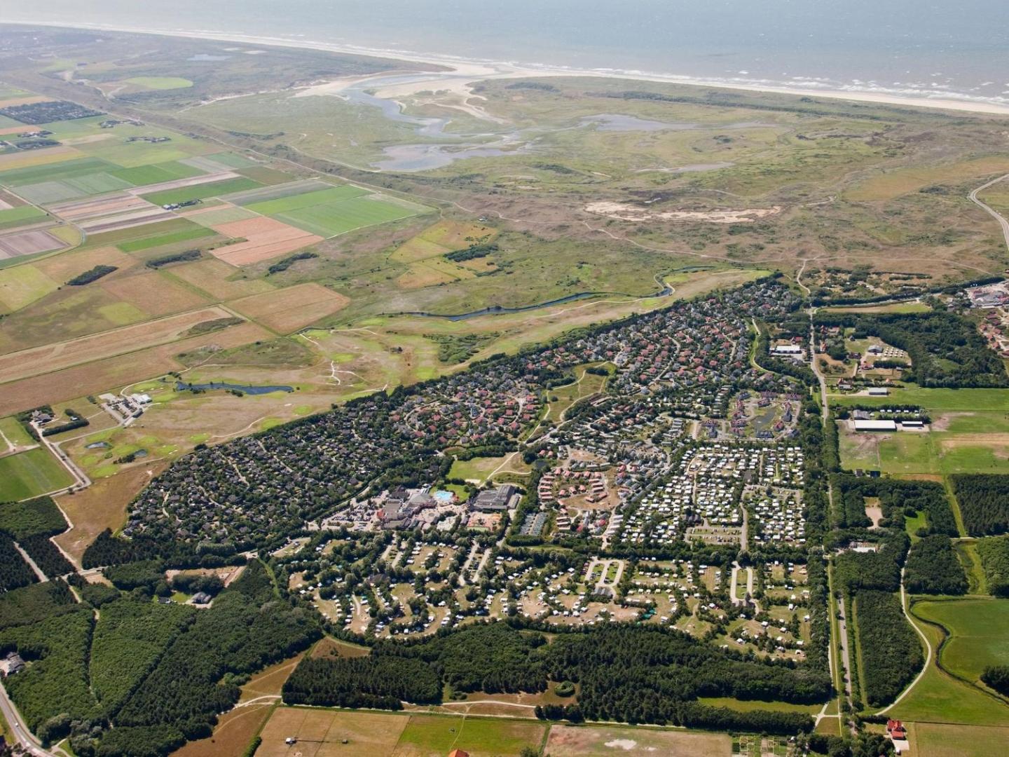 Foto 10: Chalet in Texel near Dunes and Water