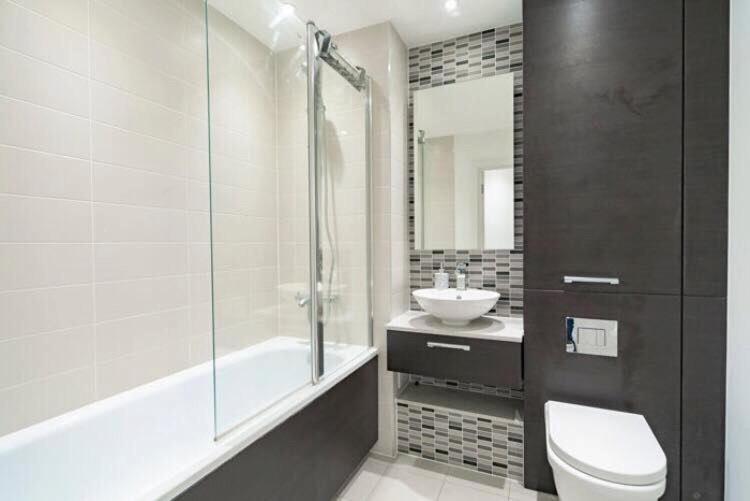 Foto 2: Room with private bathroom in a modern two bedroom two bathroom flat
