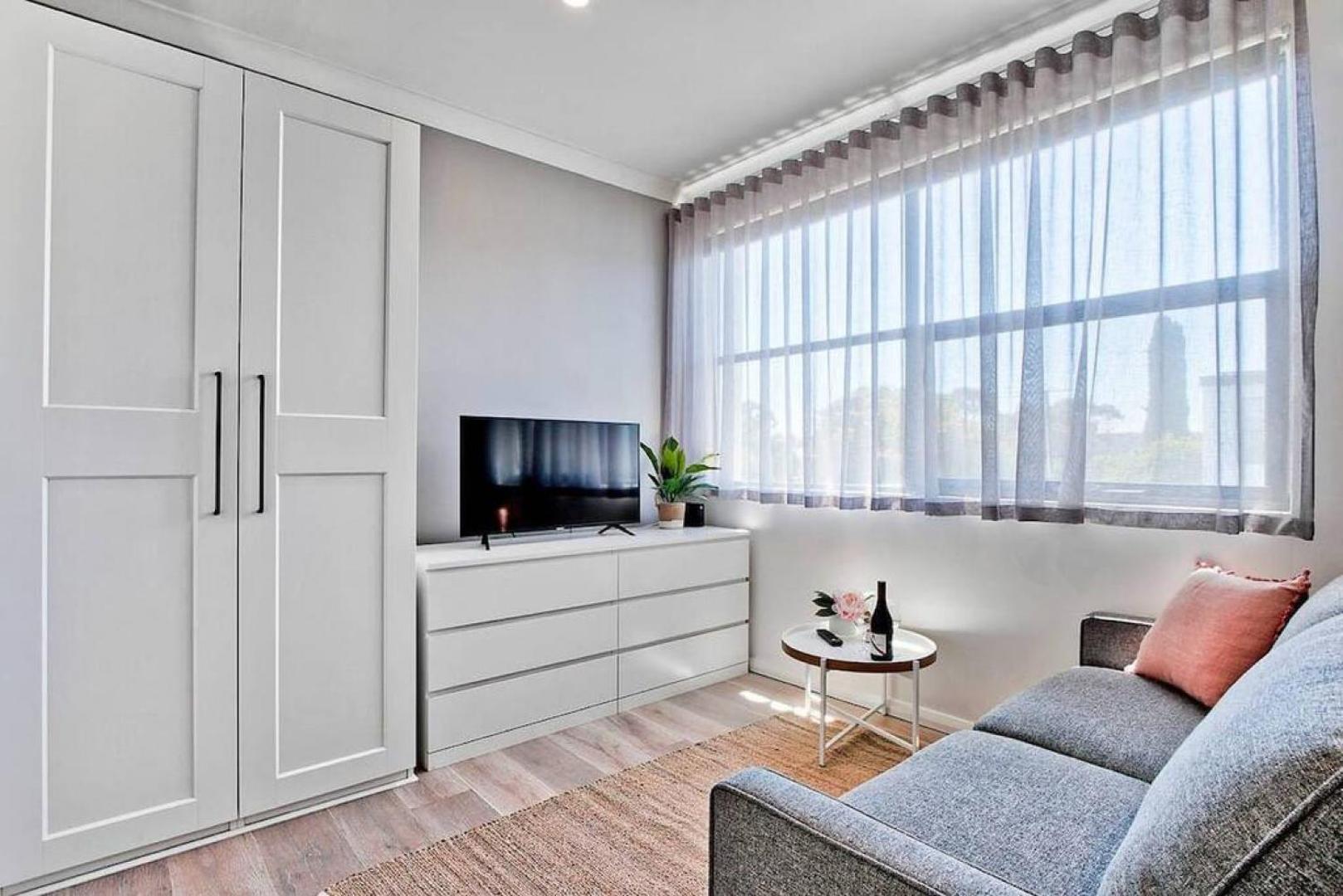 Kuva 9: Fleur at Lotus – Chic Boho Flat Near Glenelg & CBD