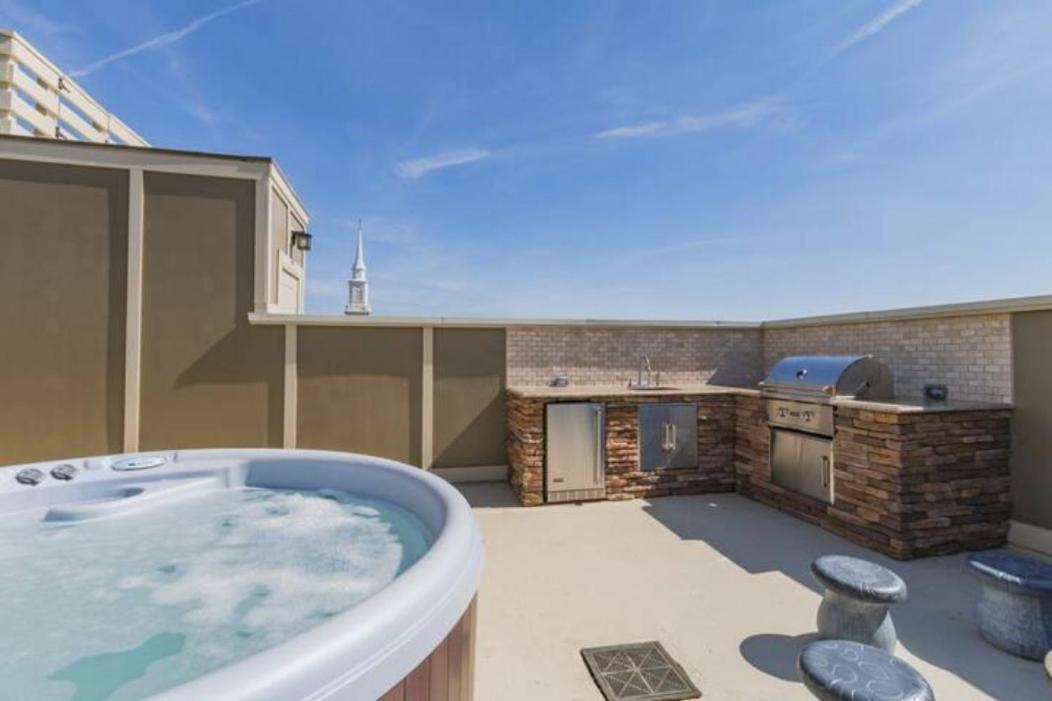 GLITZ & GUITARS I Stylish 3BR with Rooftop Hot Tub in East Nashville photo 2