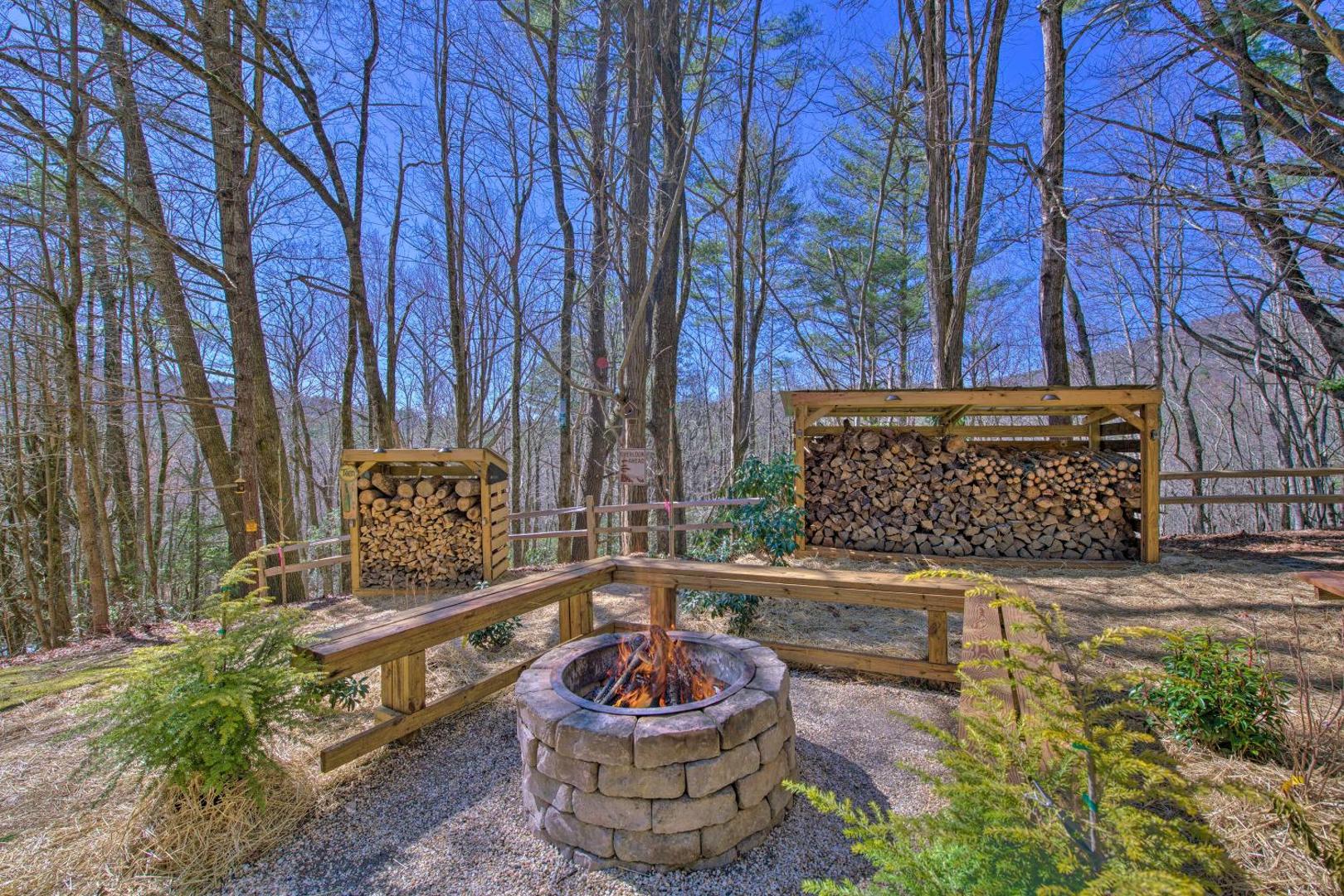 Foto 4: Fire Pit, Grill, and Views Cashiers Getaway!