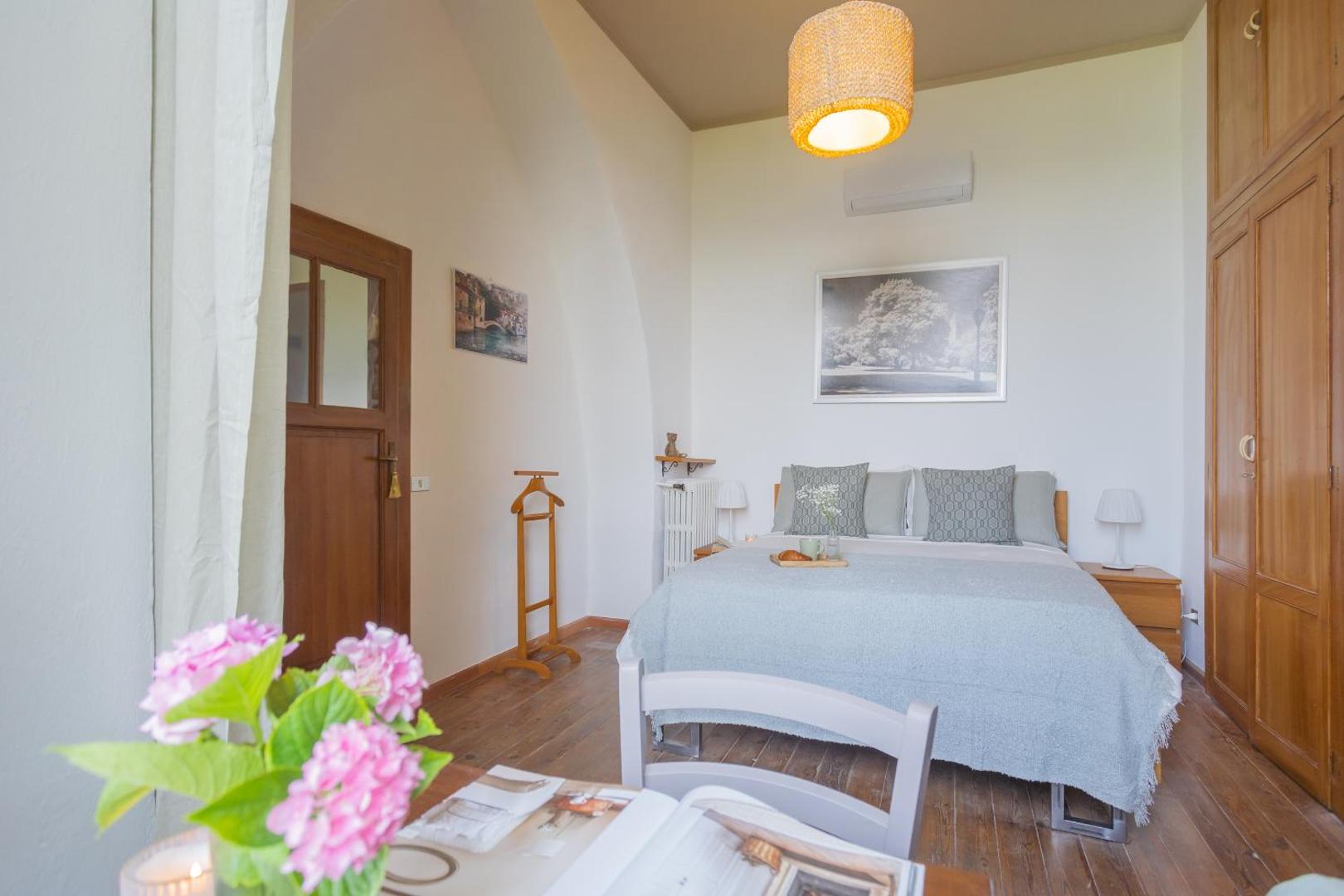 Фотография 10: Simons Apartment with Amazing View by Rent All Como