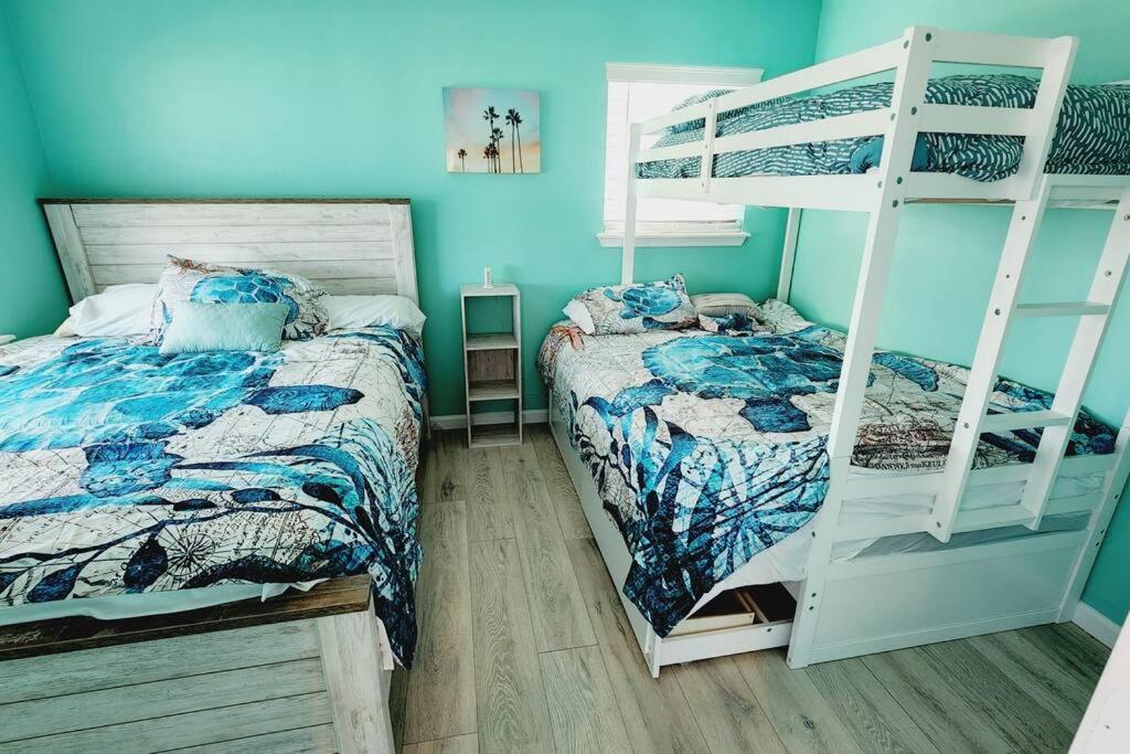 Billede 3: Acapulco - Upstairs Beachview Beauty 50 steps to a private beach! BYOT