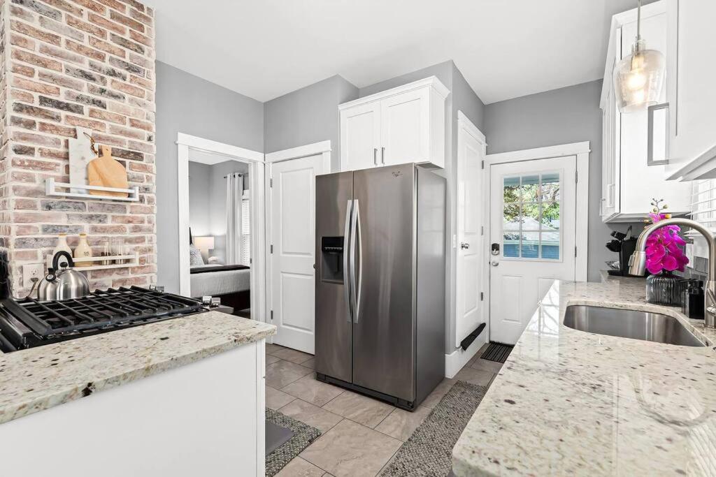 Fresh, Contemporary 2BR Home in Downtown Royal Oak photo 2
