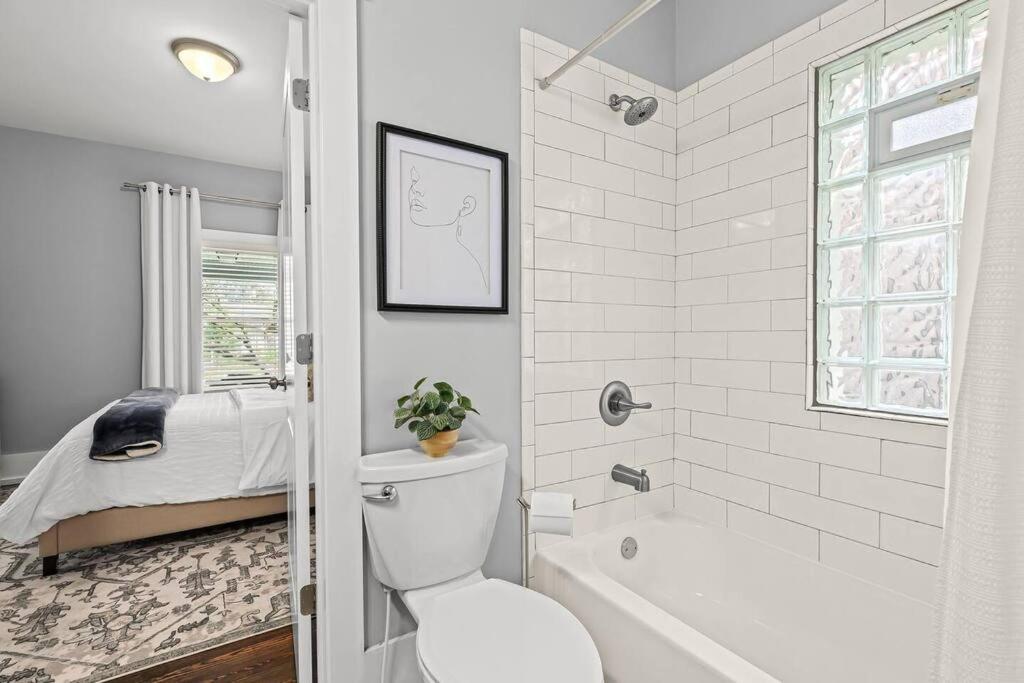 Fresh, Contemporary 2BR Home in Downtown Royal Oak photo 3