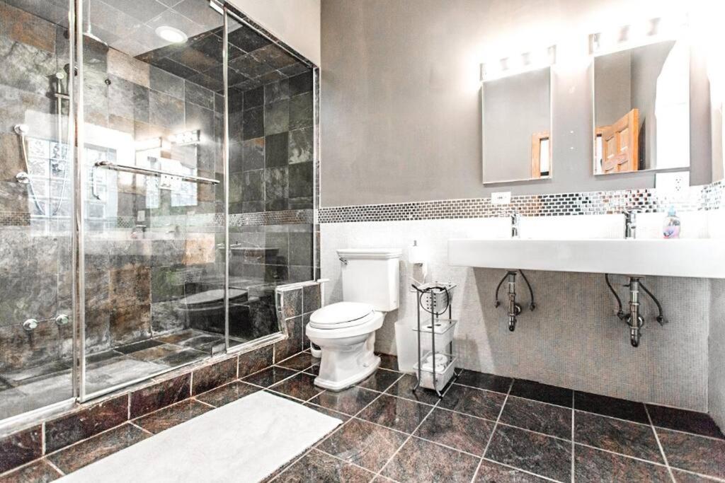 Fotografie 8: Spacious & Stylish Home at the heart of Wicker Park