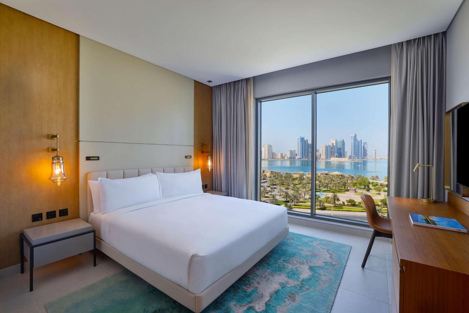 Kuva 2: DoubleTree by Hilton Sharjah Waterfront Hotel And Residences