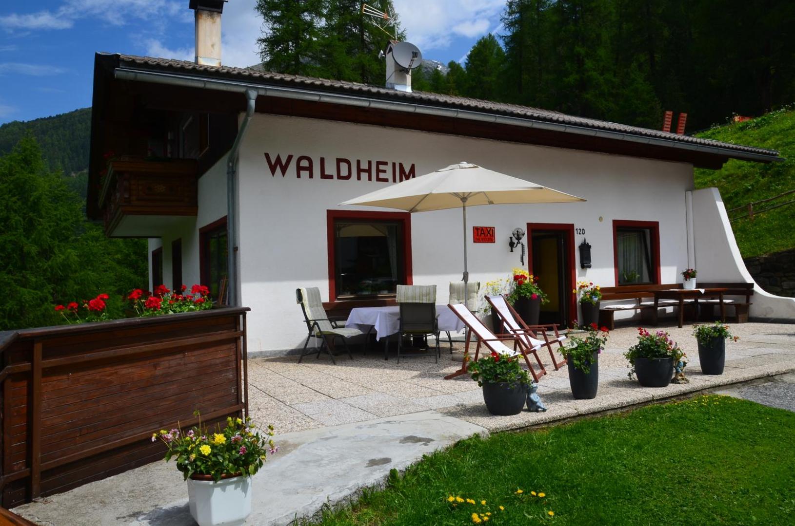 Foto 3: Waldheim