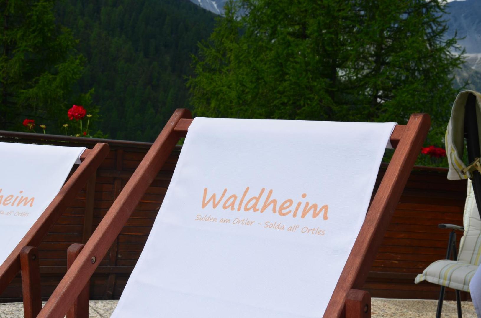 Foto 9: Waldheim