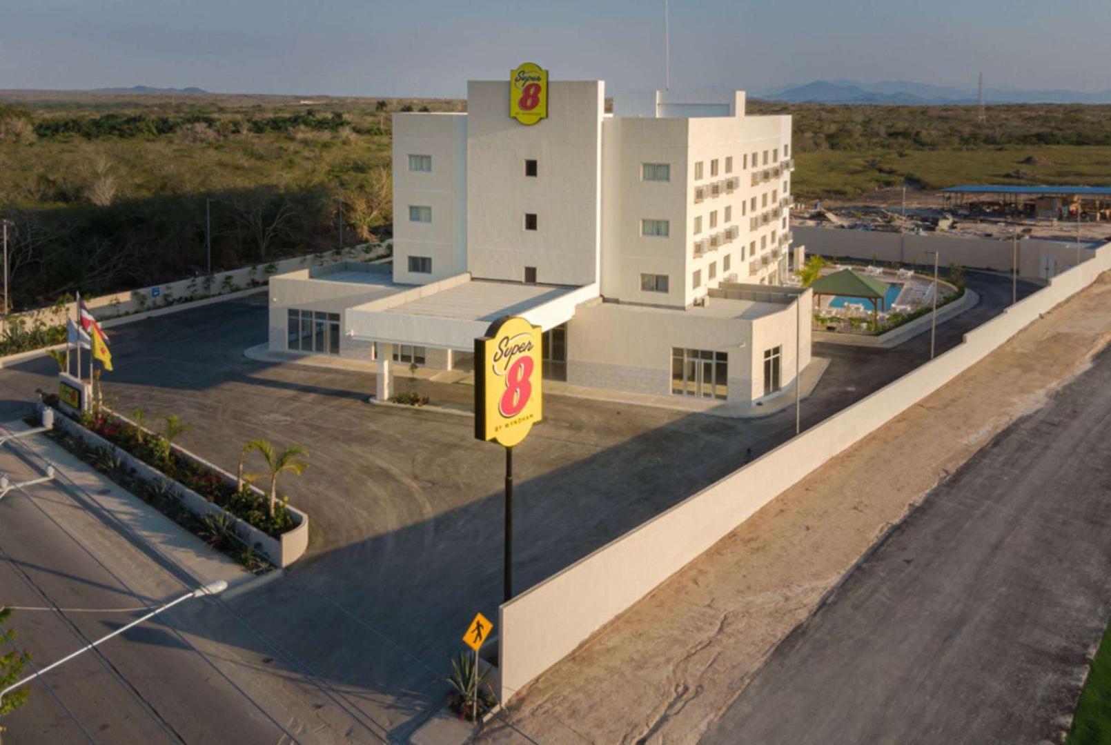 Foto 3: Super 8 by Wyndham Manzanillo