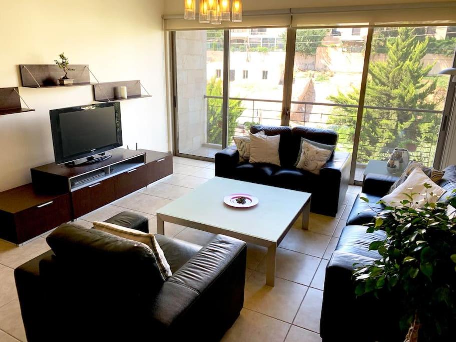 Billede 10: Sleek & Cozy Apartment with Pool & Patio In Abdoun