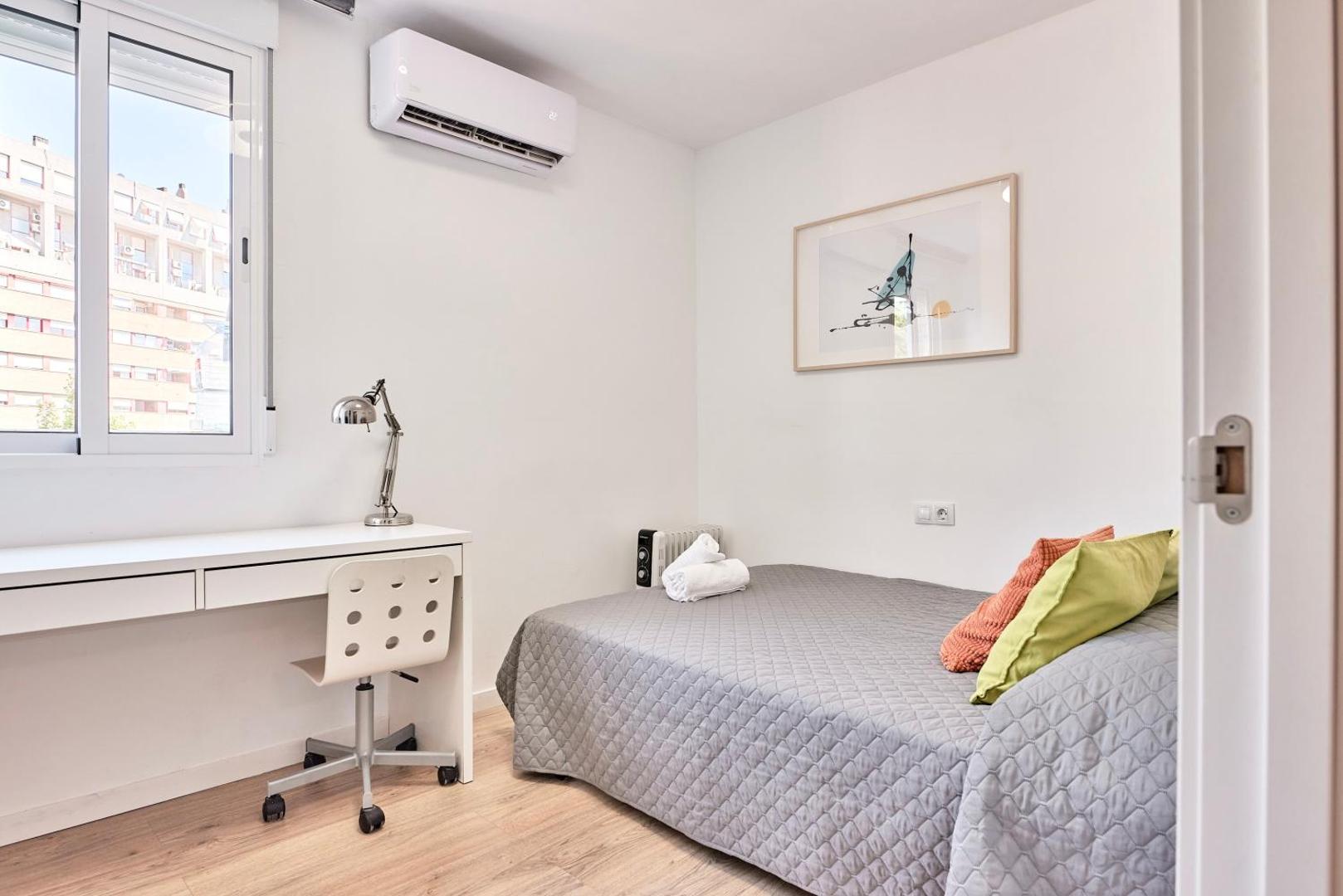 SPACIOUS, SUNNY FLAT BY CITY OF ARTS & SCIENCES的照片5