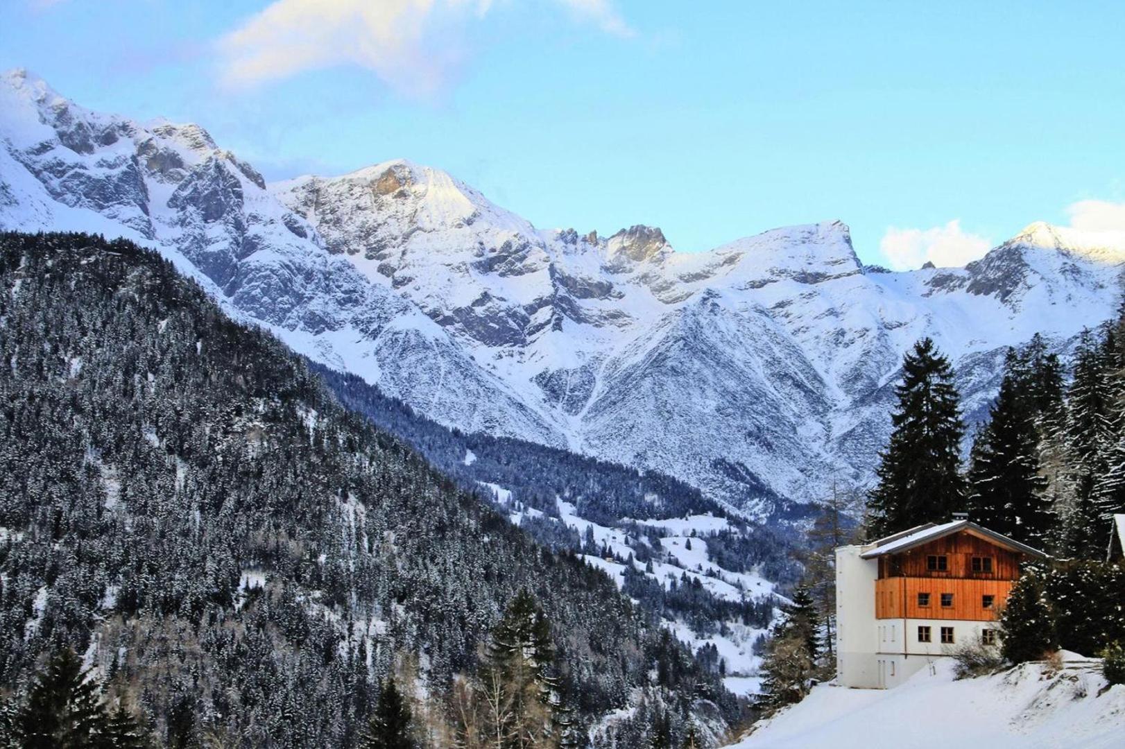 Bilde 5: Rustic Farm in Tyrol with Mountain Views