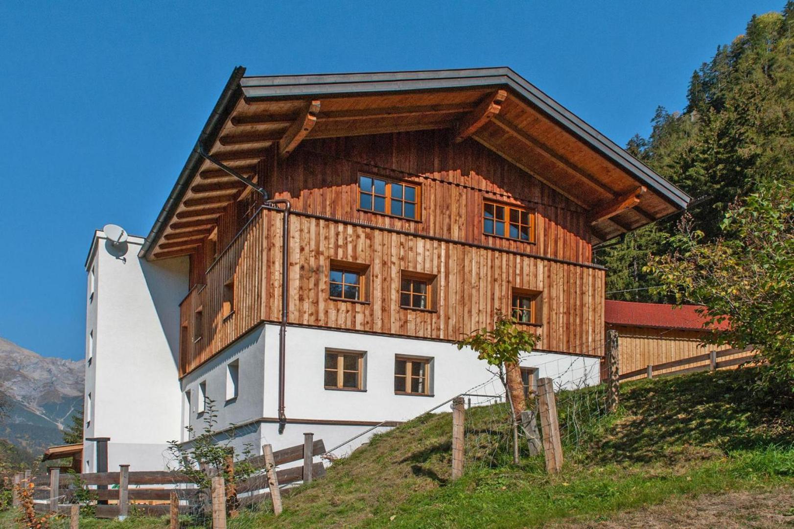 Bilde 2: Rustic Farm in Tyrol with Mountain Views