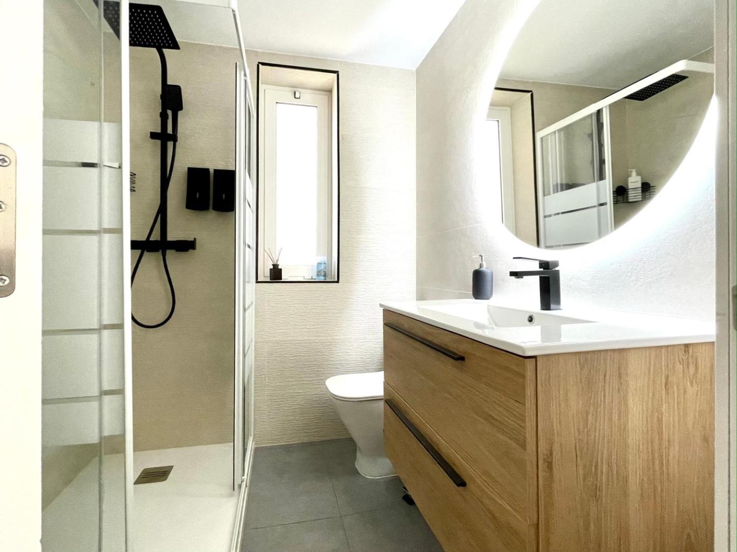 SPACIOUS, SUNNY FLAT BY CITY OF ARTS & SCIENCES的照片6