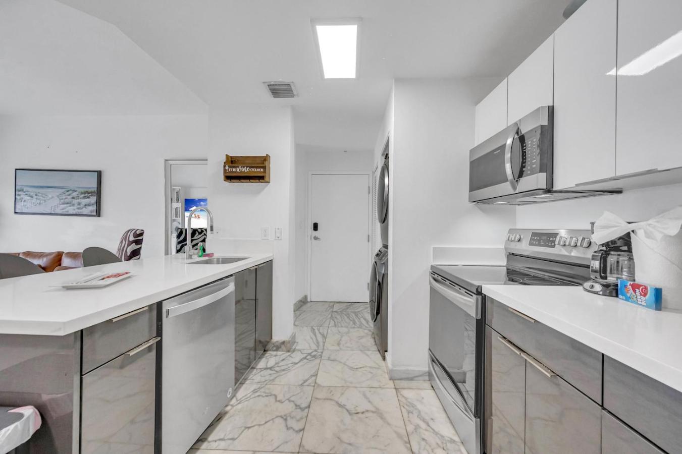 Billede 10: Subtle 2 Bed in Edgewater near Downtown With Free Parking