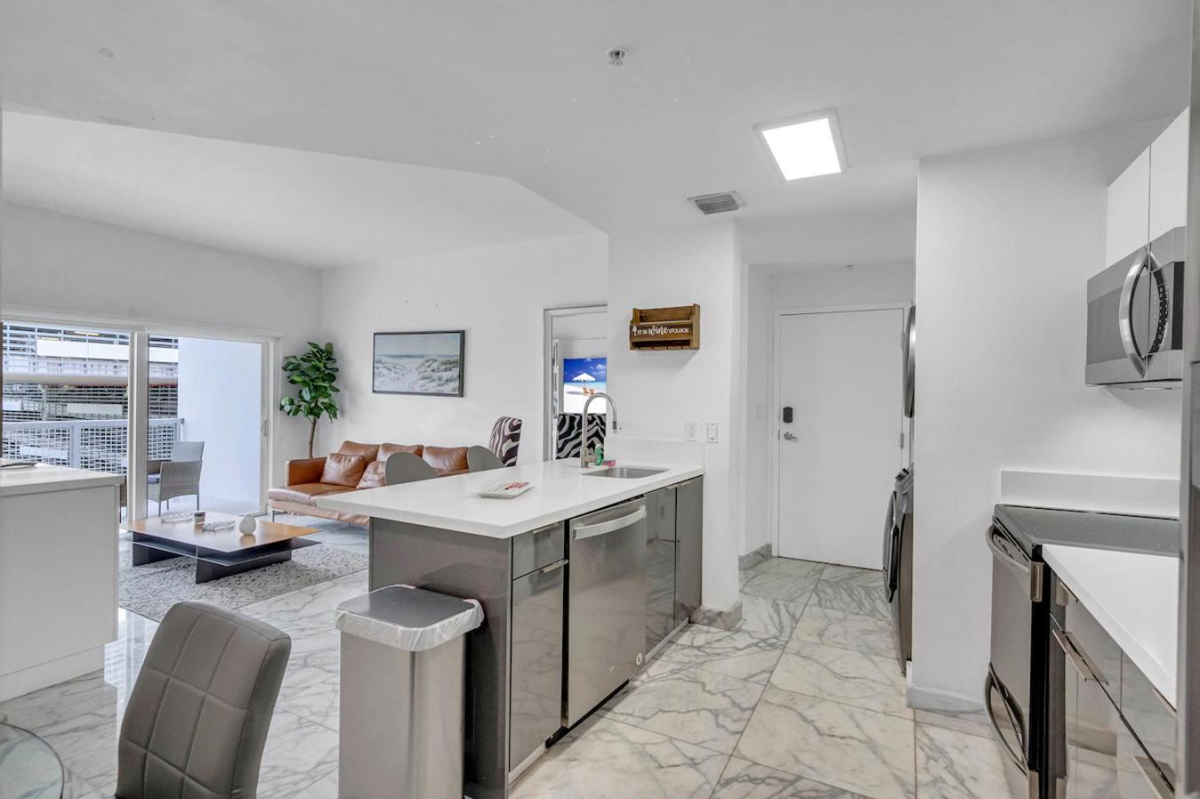 Billede 5: Subtle 2 Bed in Edgewater near Downtown With Free Parking