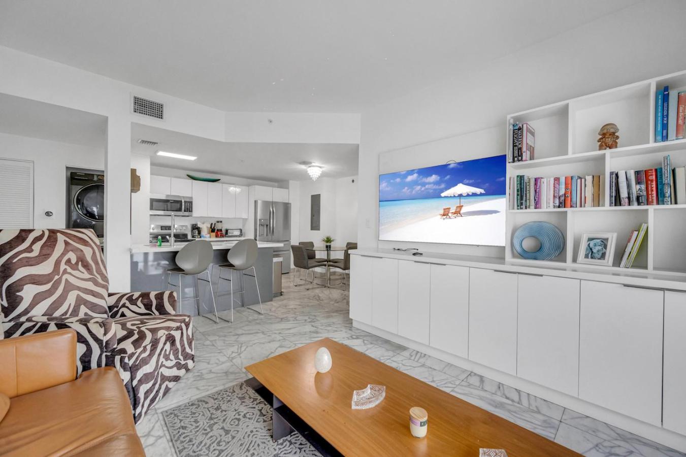 Billede 2: Subtle 2 Bed in Edgewater near Downtown With Free Parking