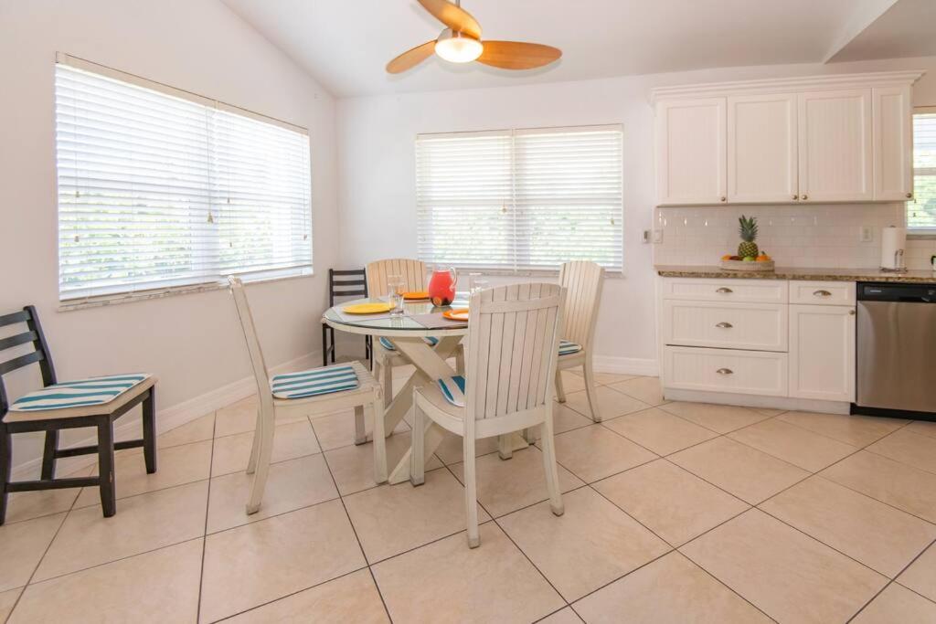 Photo 10 : 2BR, 2BA - Pets Stay for Free - Fall Specials