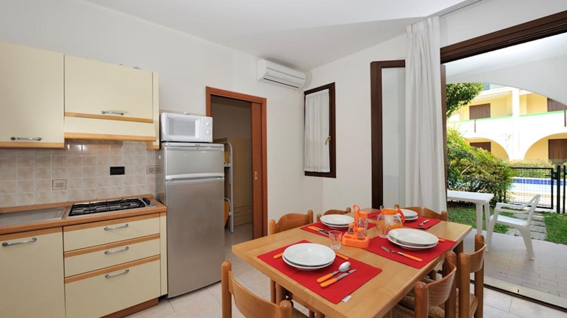 Photo 4 : Flat with a lovely poolside garden with bbq