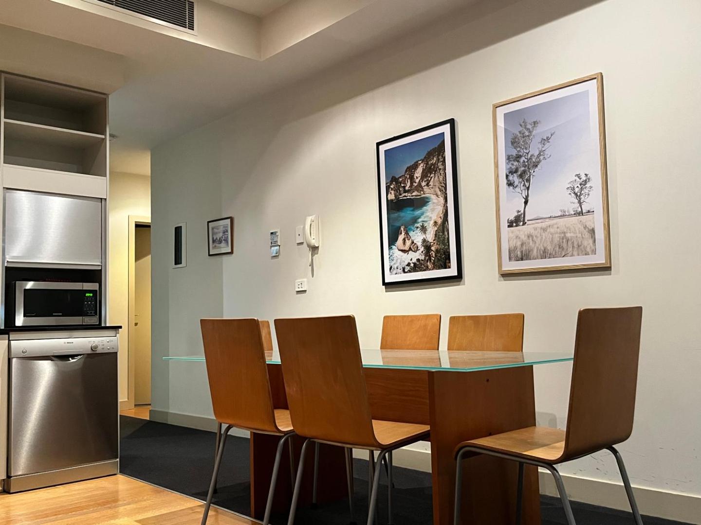 Foto 10: Spacious, Central 2 QB Melbourne CBD Apt near Flinders Stn, Town Hall