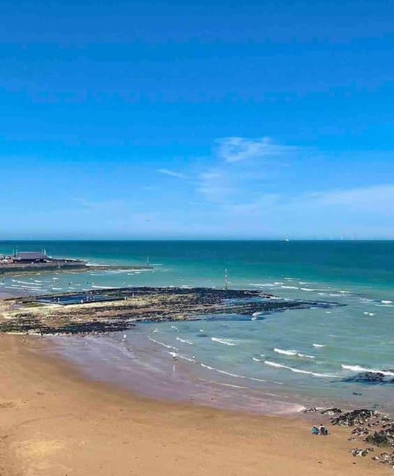 Foto 7: Central, Seaview Apartment, 3 beds, 2 baths, kid & dog friendly at The Lookout Broadstairs